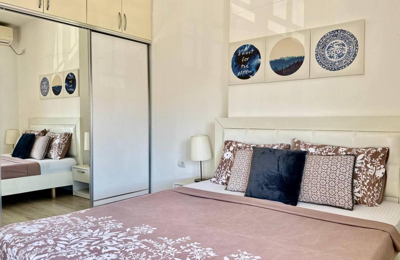 Morina Sea View Apartment Sarandë Buitenkant foto