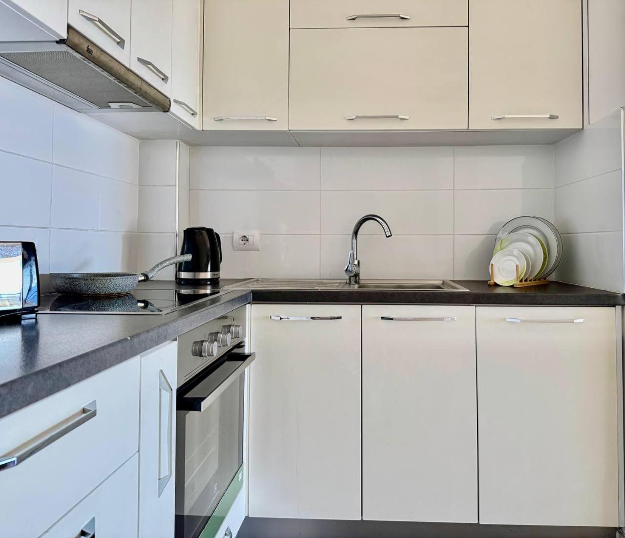 Morina Sea View Apartment Sarandë Buitenkant foto
